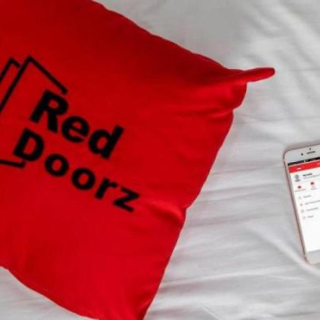 Reddoorz Plus @ Maguwo Kalasan Экстерьер фото