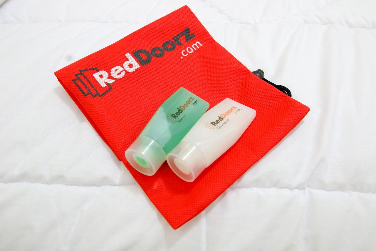 Reddoorz Plus @ Maguwo Kalasan Экстерьер фото